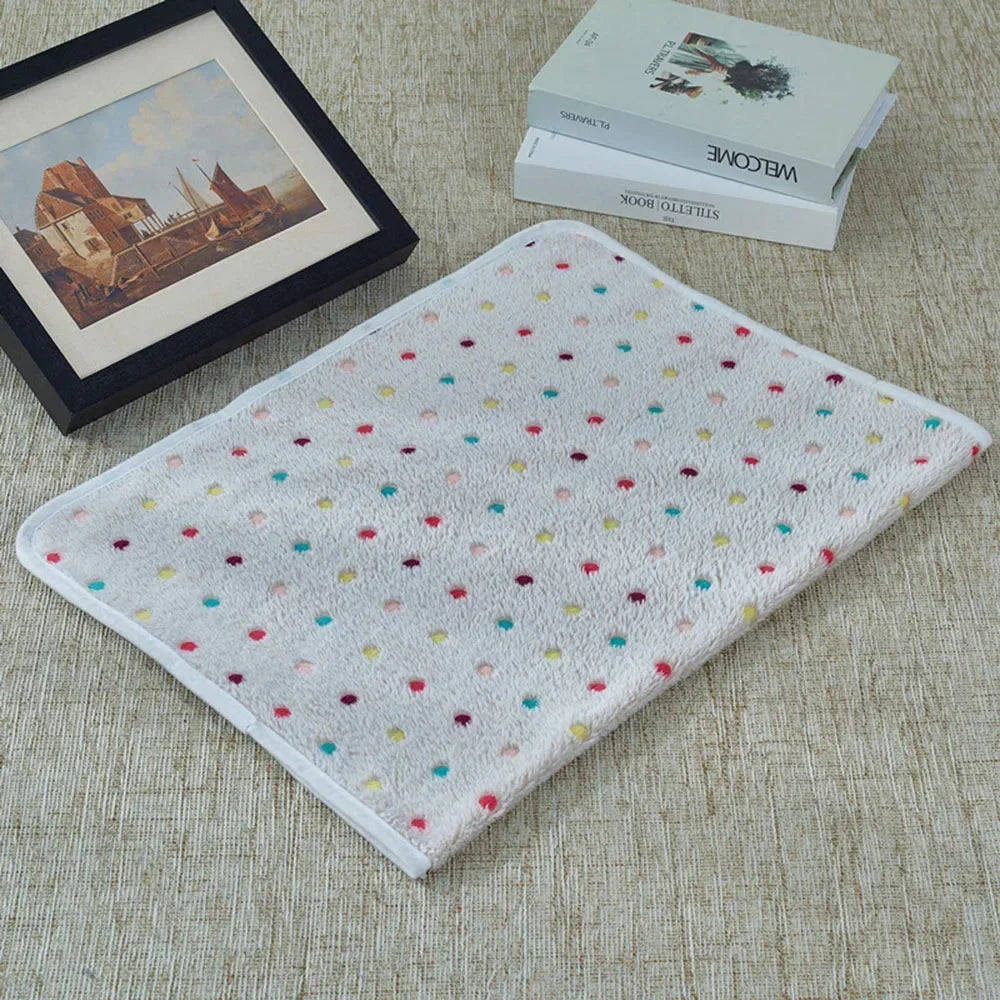 Cozy Fleece Pet Blanket - Soft Sleeping Mat for Dogs & Cats