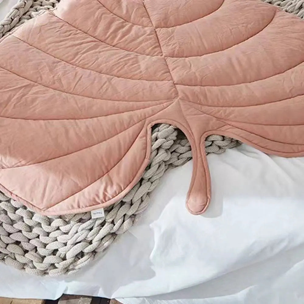 Leaf-Shaped Cooling Mat for Dogs & Cats - Breathable, Washable Summer Bed