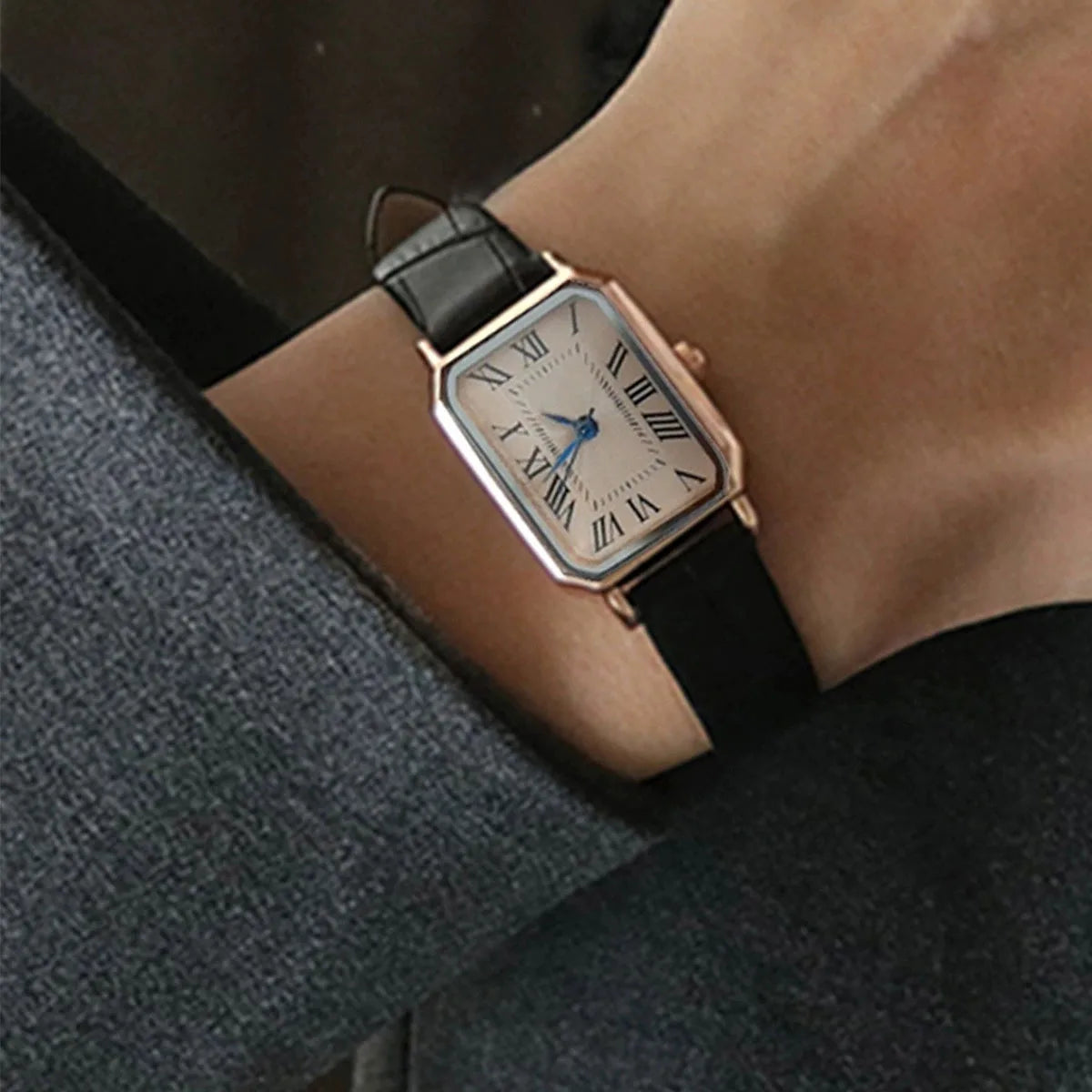 Retro Watches Classic Casual Quartz Dial Leather Strap Band Rectangle Clock Fashionable Wrist Watches for Women
