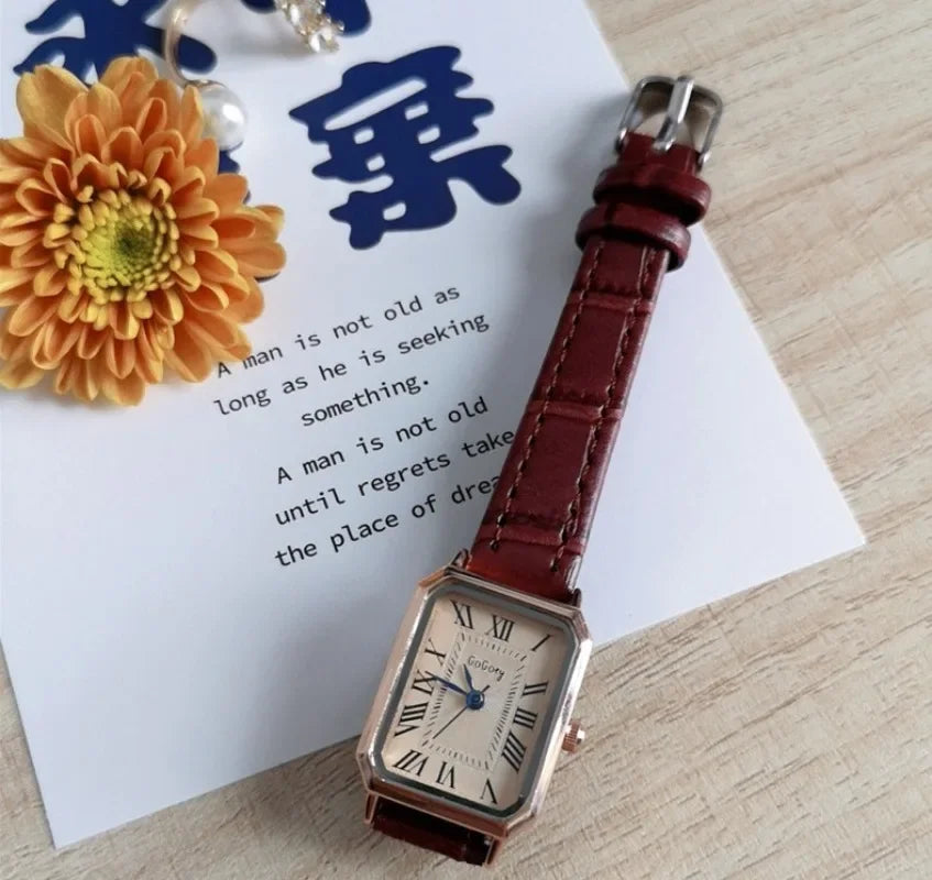 Retro Watches Classic Casual Quartz Dial Leather Strap Band Rectangle Clock Fashionable Wrist Watches for Women