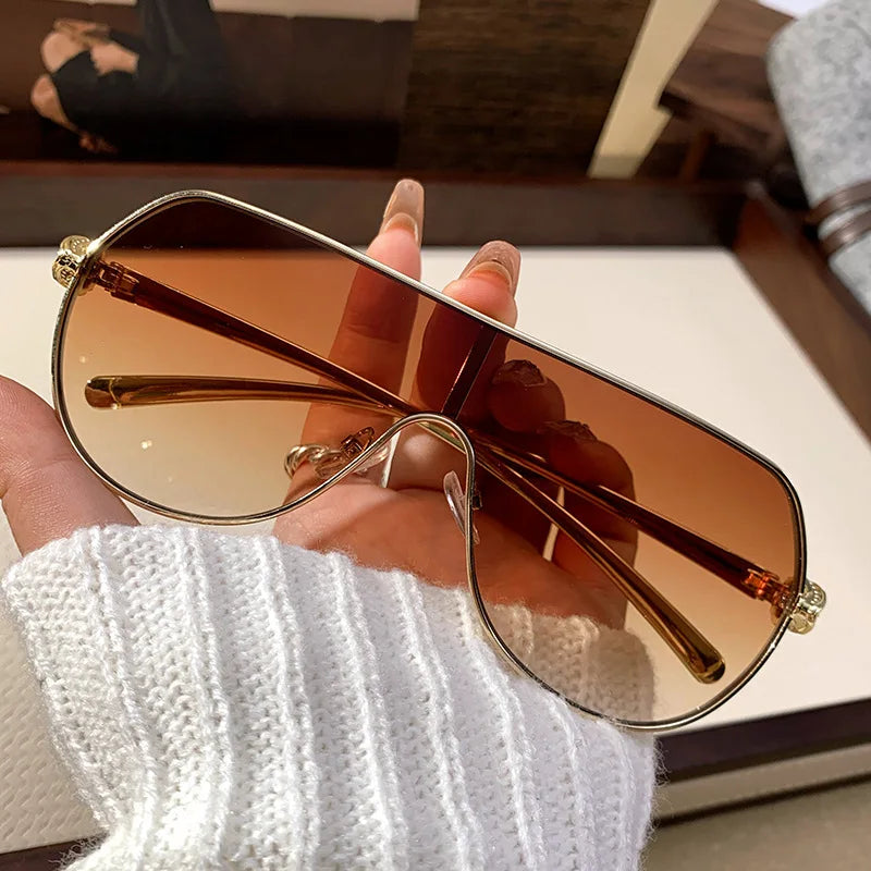 Men's and women's high-end retro fashion sunglasses with large frames suitable outdoor activities driving and sun protection.