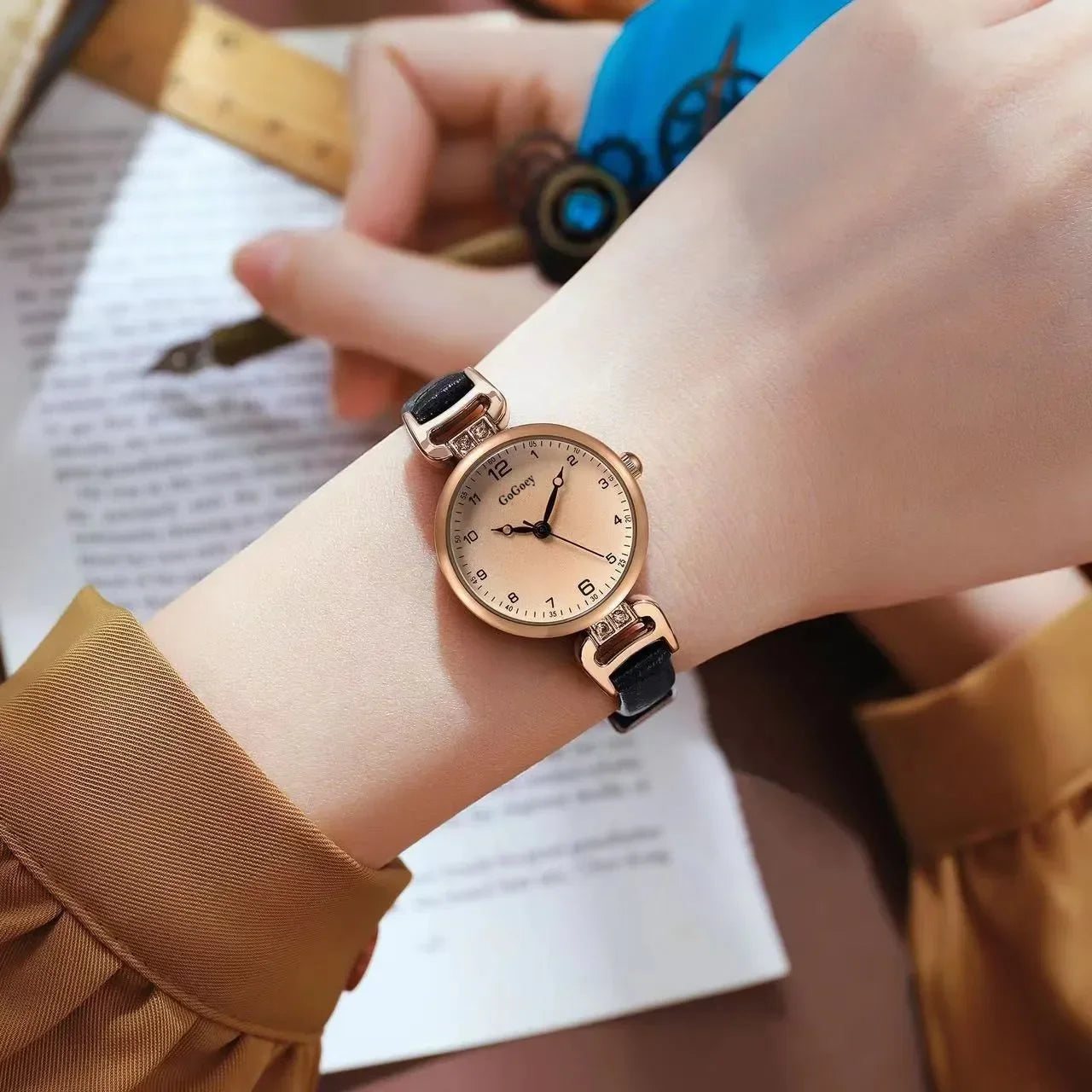 Retro High-end Round Dial Quartz Watches for Women PU Leather Strap Wristwatches Fashion Simple Temperament Girls Watch Gifts