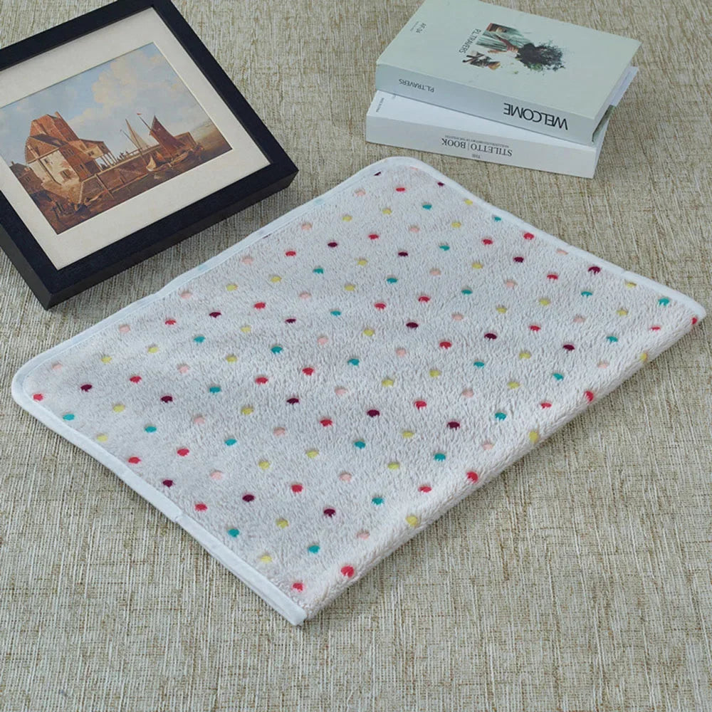 Cozy Fleece Pet Blanket - Soft Sleeping Mat for Dogs & Cats
