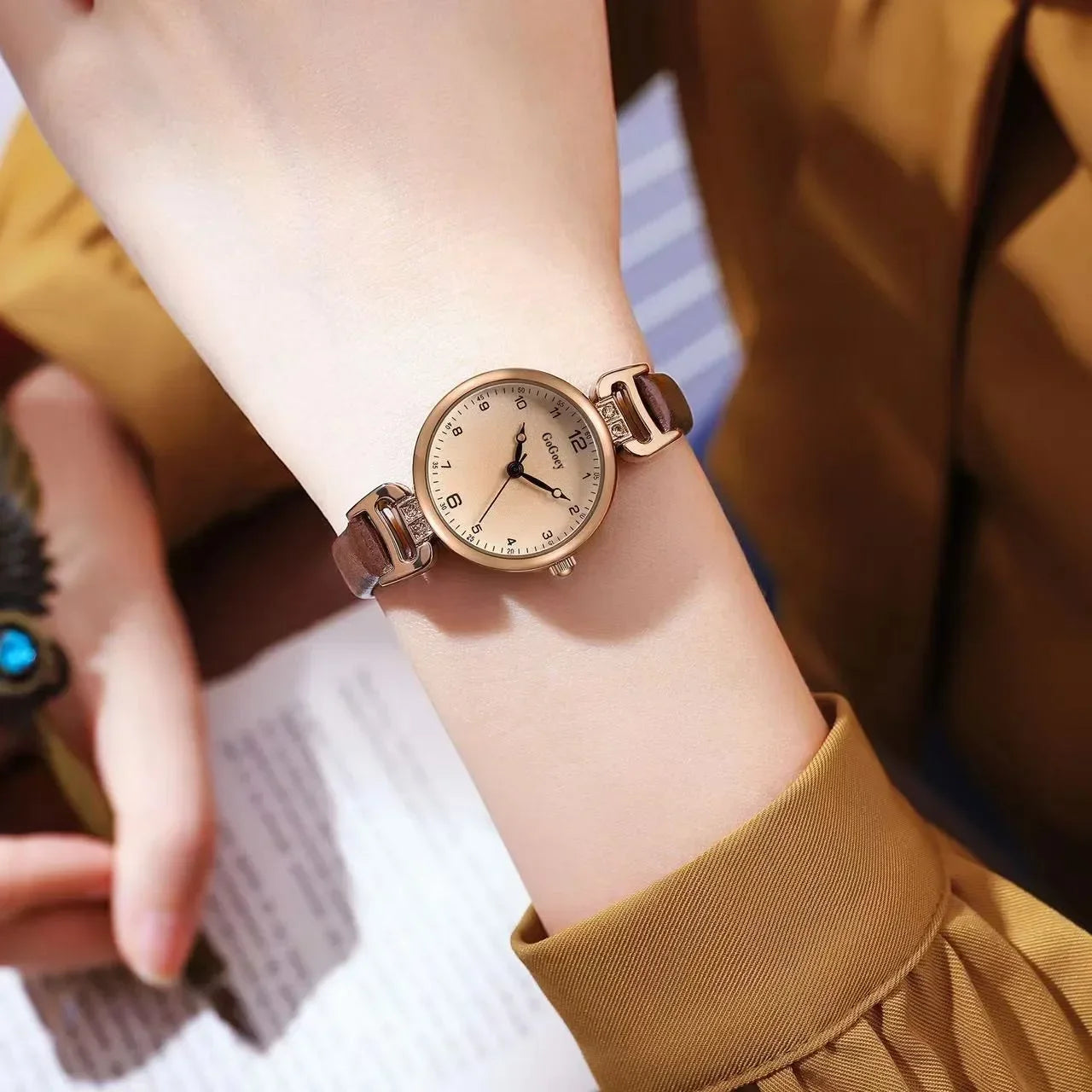 Retro High-end Round Dial Quartz Watches for Women PU Leather Strap Wristwatches Fashion Simple Temperament Girls Watch Gifts