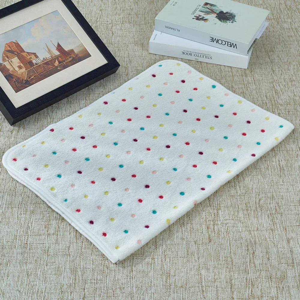 Cozy Fleece Pet Blanket - Soft Sleeping Mat for Dogs & Cats