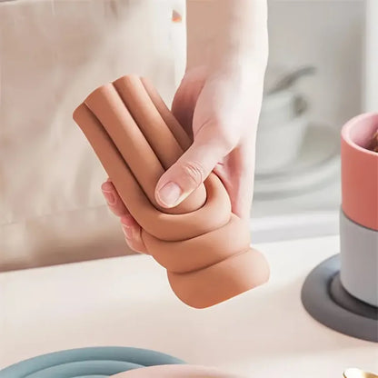 Cloud-Shaped Silicone Coasters – Multi-Color Heat-Resistant Non-Slip Kitchen Trivets & Table Mats