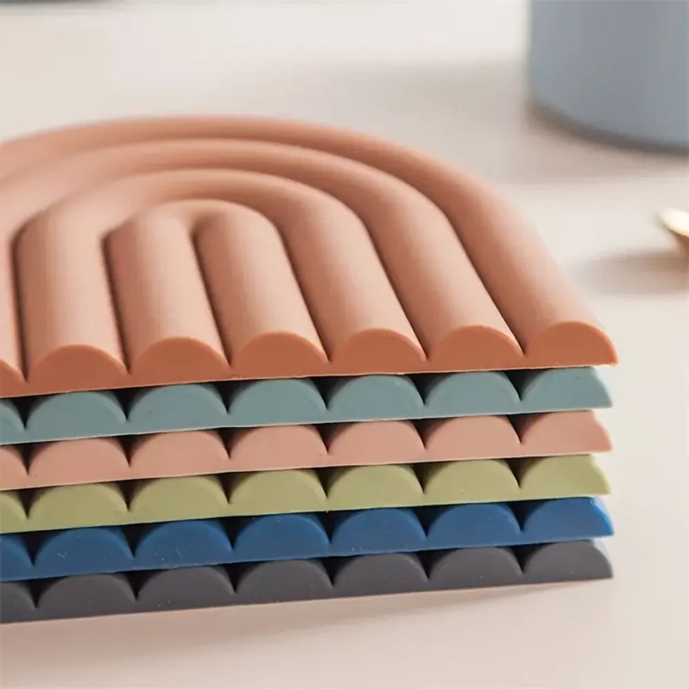 Cloud-Shaped Silicone Coasters – Multi-Color Heat-Resistant Non-Slip Kitchen Trivets & Table Mats