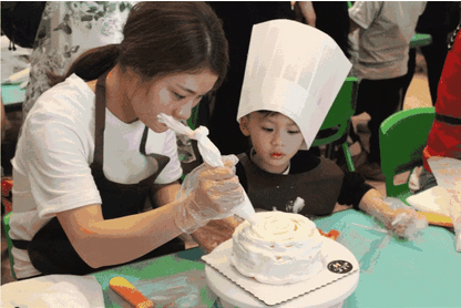 137-Piece Cake Decorating Set with Turntable – Piping Nozzles, Bags & Baking Tools