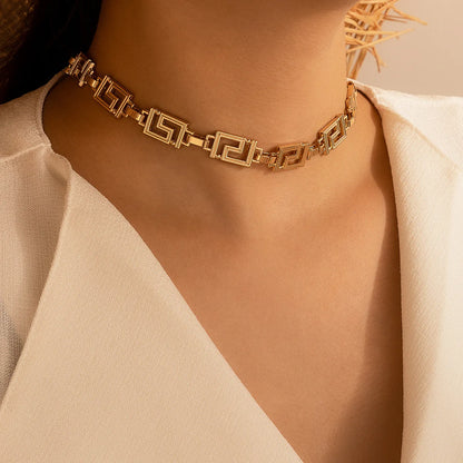 Vintage Labyrinth Choker Necklace – Retro Gold & Silver Clavicle Chain
