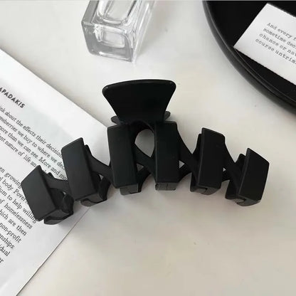 Elegant Black Geometric Hair Claw Clip – Toothed Hairpin for Women