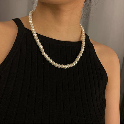 Classic White Pearl Choker Necklace – Elegant Beaded Chain