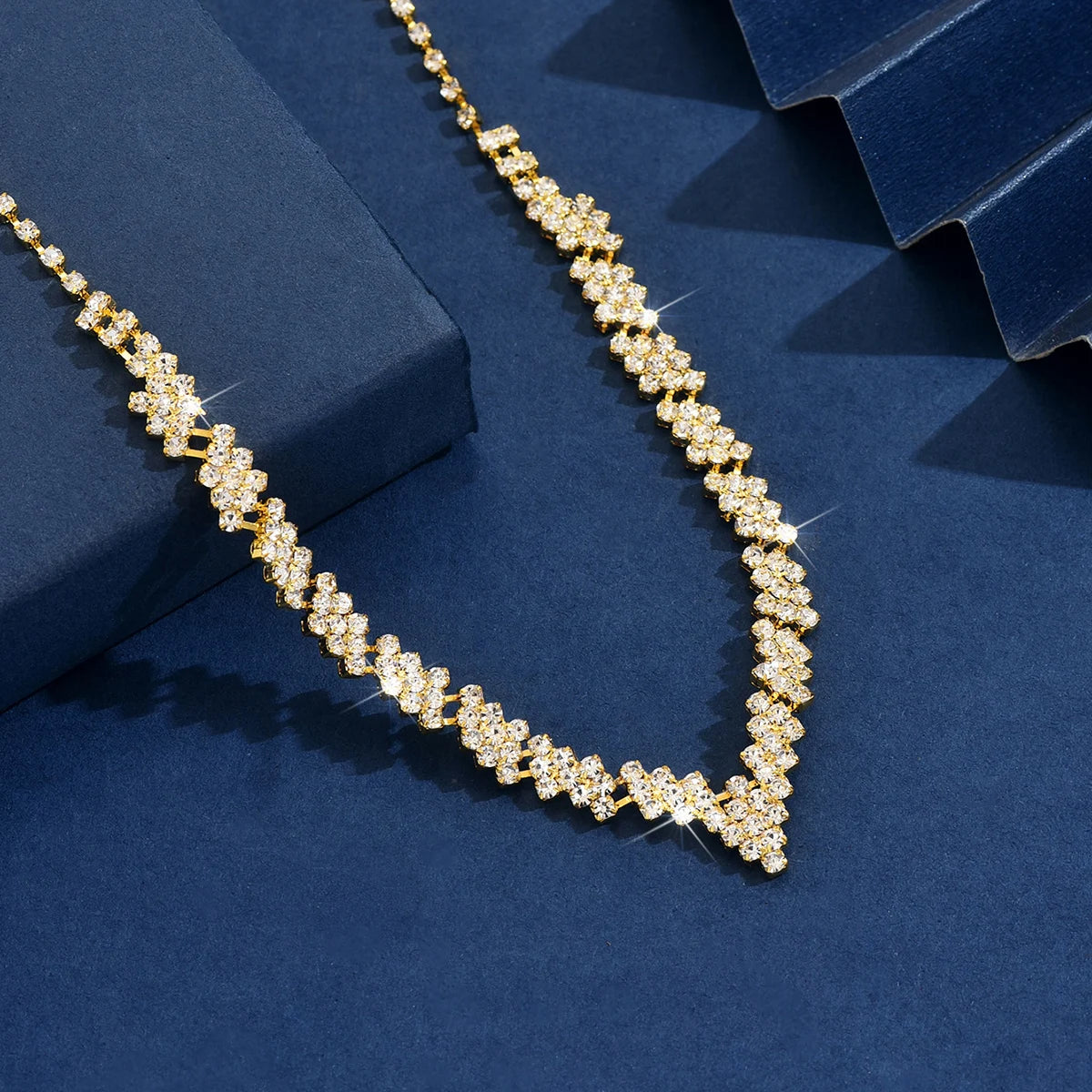 Light Luxury Geometric Rhinestone Chain Necklace – Minimalist Elegant Accessory for Women