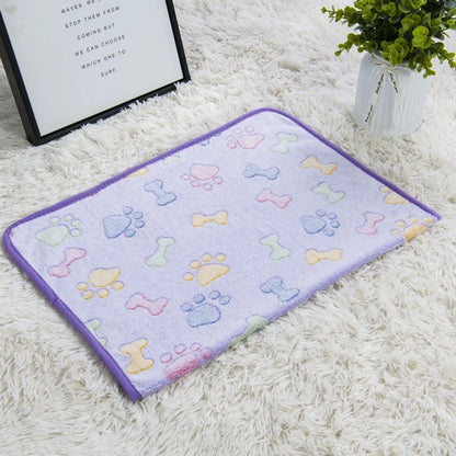 Cozy Fleece Pet Blanket - Soft Sleeping Mat for Dogs & Cats - BeeTrendyShop.COM