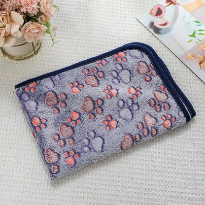 Cozy Fleece Pet Blanket - Soft Sleeping Mat for Dogs & Cats - BeeTrendyShop.COM