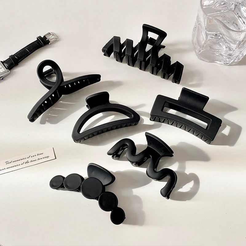 Elegant Black Geometric Hair Claw Clip – Toothed Hairpin for Women