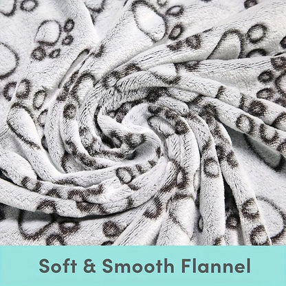 Cozy Fleece Pet Blanket - Soft Sleeping Mat for Dogs & Cats - BeeTrendyShop.COM