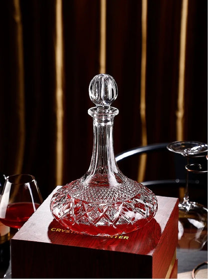 Hammer Pattern Crystal Whisky Decanter – 1100ml with Cover