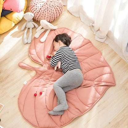 Leaf-Shaped Cooling Mat for Dogs & Cats - Breathable, Washable Summer Bed - BeeTrendyShop.COM
