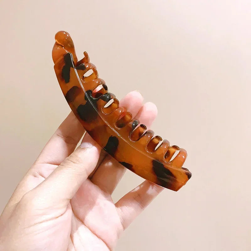Banana Fish-Shaped Hair Clip – Solid Color Ponytail Barrette for Women
