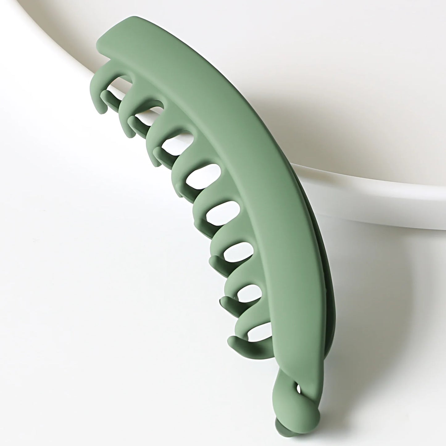 Banana Fish-Shaped Hair Clip – Solid Color Ponytail Barrette for Women