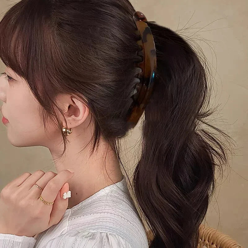 Banana Fish-Shaped Hair Clip – Solid Color Ponytail Barrette for Women