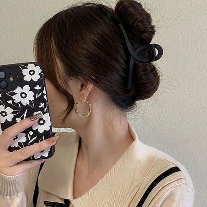 Elegant Black Geometric Hair Claw Clip – Toothed Hairpin for Women