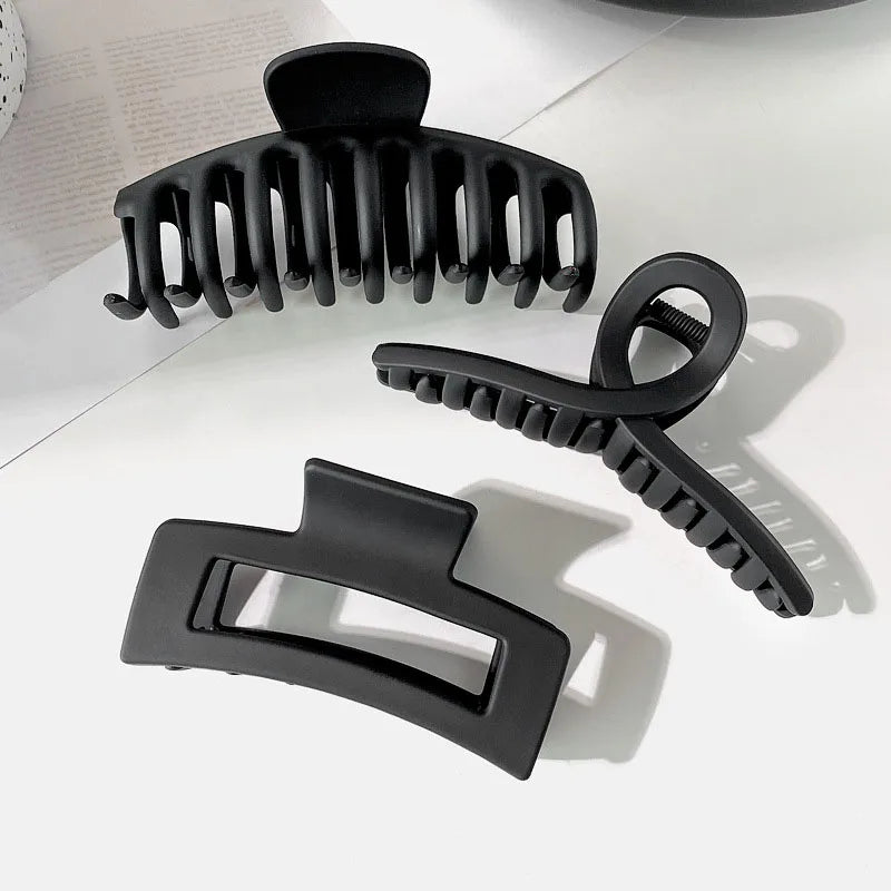 Elegant Black Geometric Hair Claw Clip – Toothed Hairpin for Women