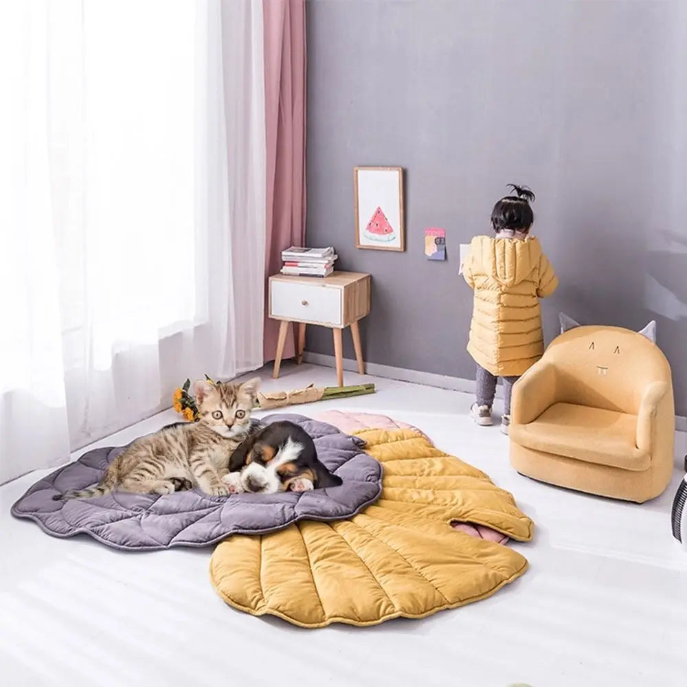 Leaf-Shaped Cooling Mat for Dogs & Cats - Breathable, Washable Summer Bed