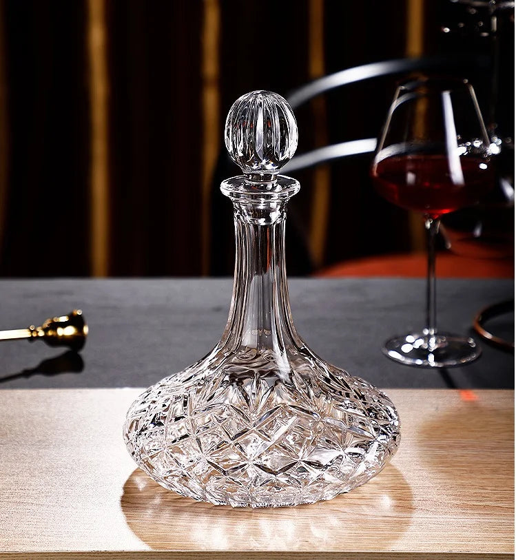 Hammer Pattern Crystal Whisky Decanter – 1100ml with Cover