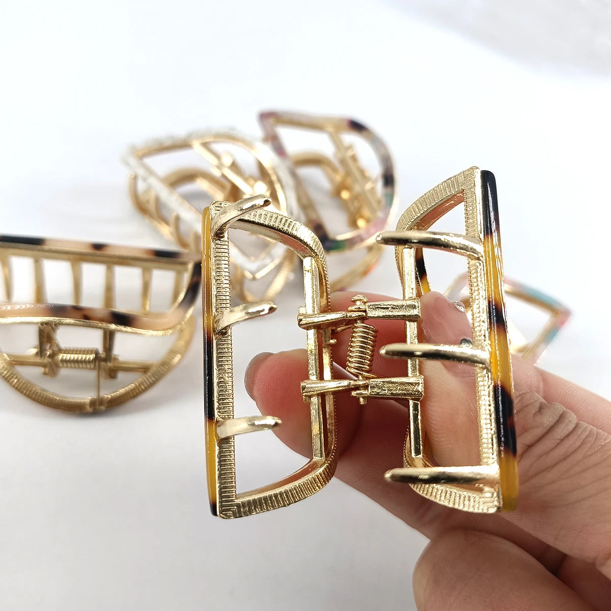 Mini Half-Round Acetate Hair Claw Clip – Fashion Hairpin Gripper for Women (5cm)