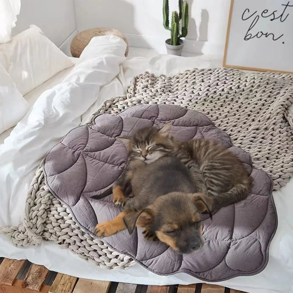 Leaf-Shaped Cooling Mat for Dogs & Cats - Breathable, Washable Summer Bed