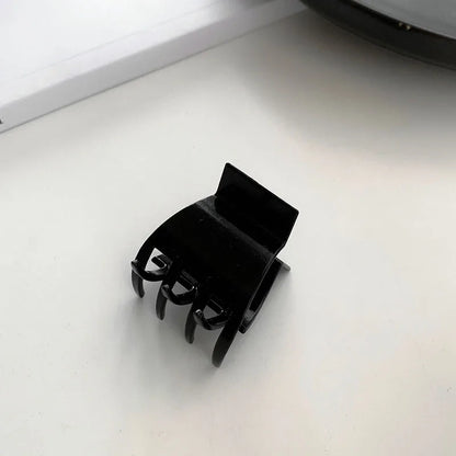Elegant Black Geometric Hair Claw Clip – Toothed Hairpin for Women