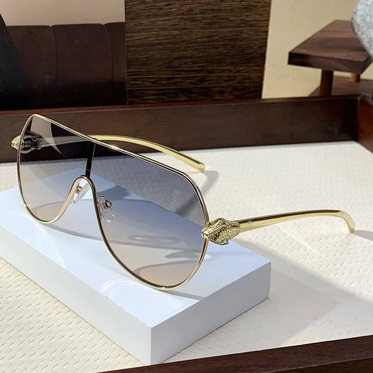 Men's and women's high-end retro fashion sunglasses with large frames suitable outdoor activities driving and sun protection.
