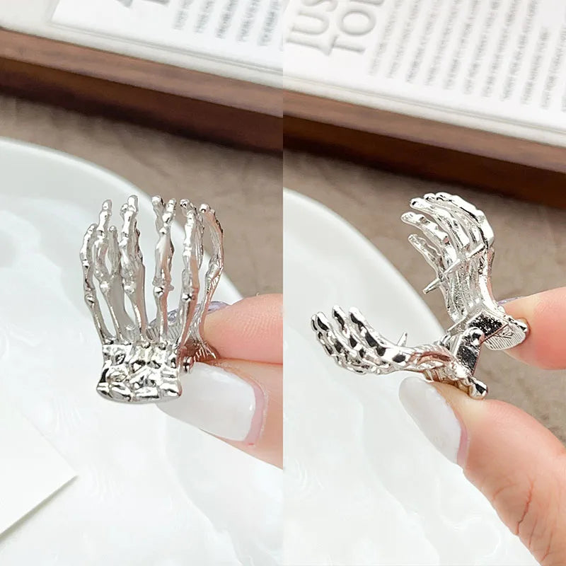 Skeleton Hand Hair Claw Clip – Gothic Punk Halloween Hairpin for Women & Girls