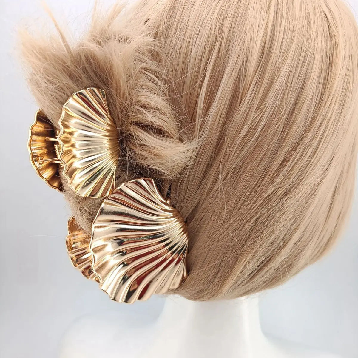 Metal Shell-Shape Hair Claw Clip – Irregular Texture Hairpin for Women & Girls