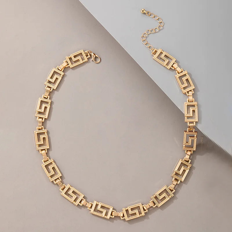 European and American New Labyrinth Single-layer Necklace Necklace, Retro Exaggerated Golden Back Pattern Short Clavicle Chain