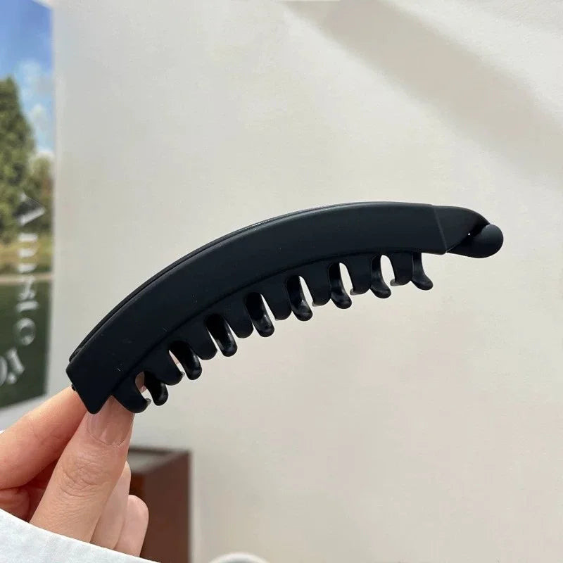 Banana Fish-Shaped Hair Clip – Solid Color Ponytail Barrette for Women