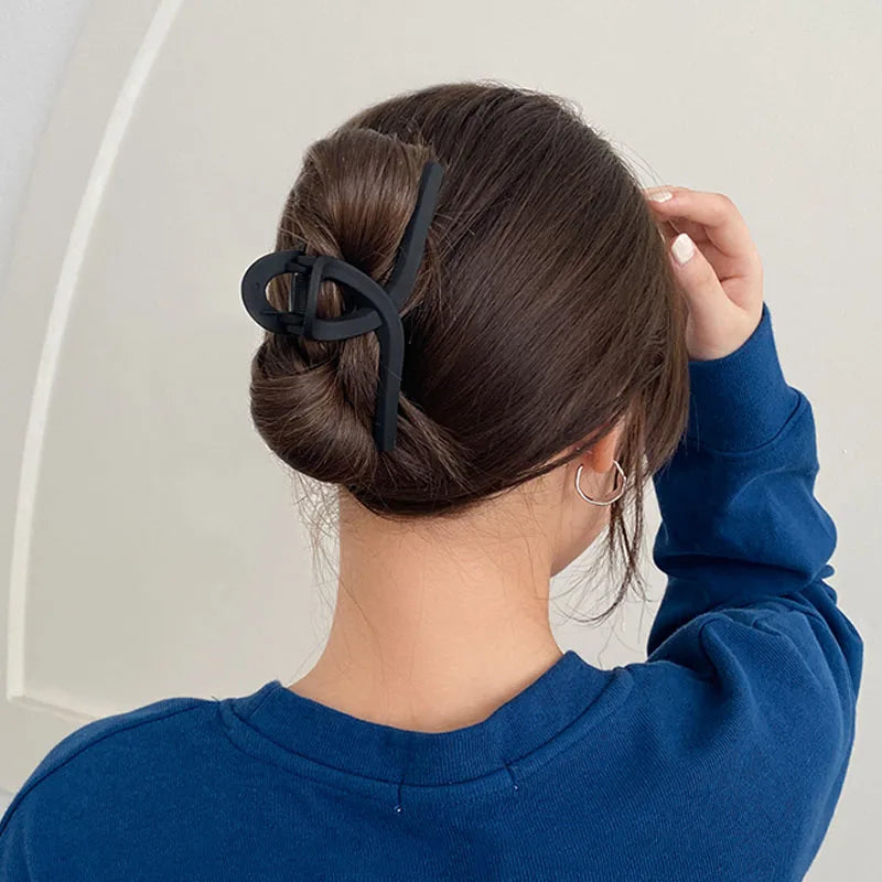 Elegant Black Geometric Hair Claw Clip – Toothed Hairpin for Women