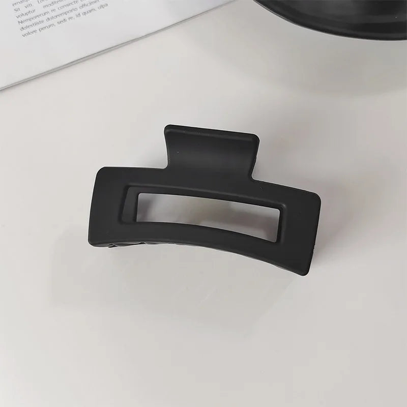 Elegant Black Geometric Hair Claw Clip – Toothed Hairpin for Women