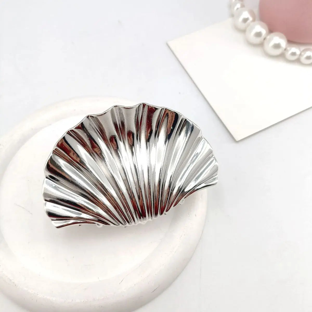 Metal Shell-Shape Hair Claw Clip – Irregular Texture Hairpin for Women & Girls