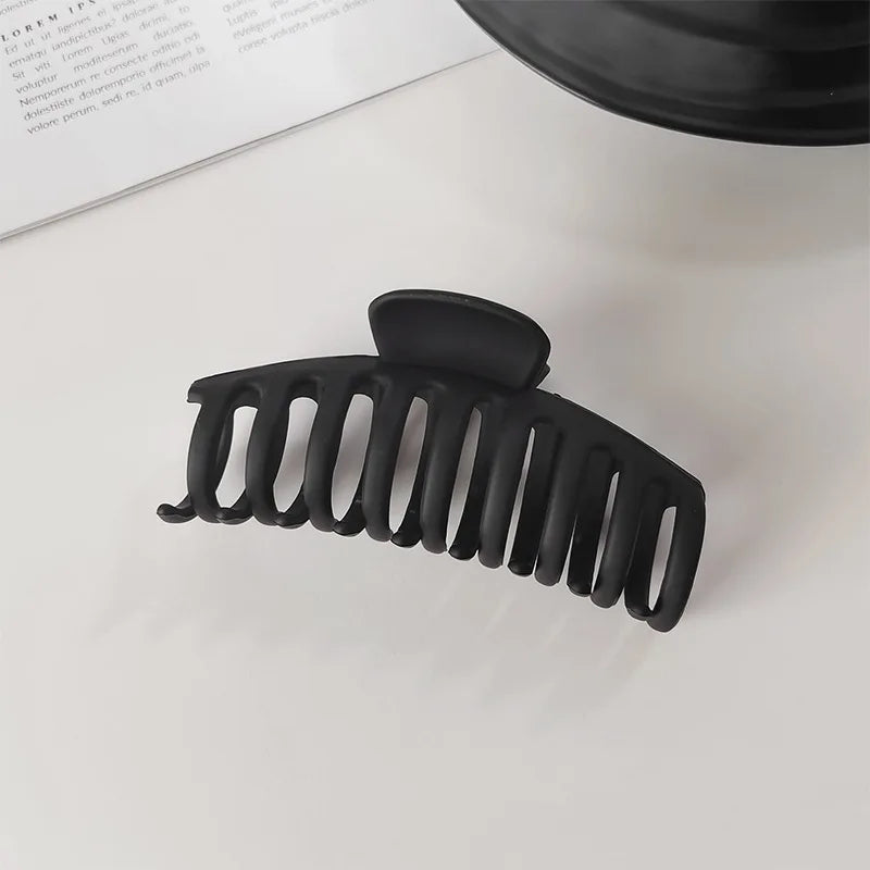 Elegant Black Geometric Hair Claw Clip – Toothed Hairpin for Women