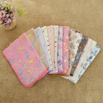 Cozy Fleece Pet Blanket - Soft Sleeping Mat for Dogs & Cats - BeeTrendyShop.COM