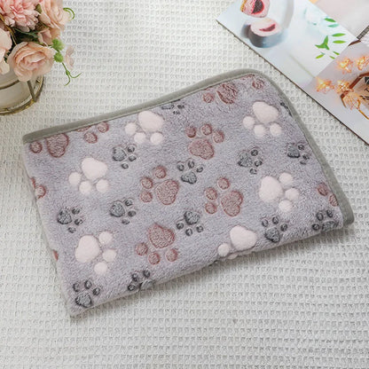 Cozy Fleece Pet Blanket - Soft Sleeping Mat for Dogs & Cats - BeeTrendyShop.COM