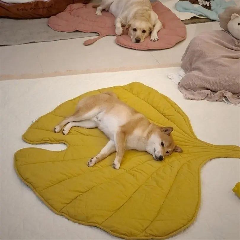 Leaf-Shaped Cooling Mat for Dogs & Cats - Breathable, Washable Summer Bed