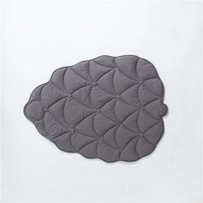 Leaf-Shaped Cooling Mat for Dogs & Cats - Breathable, Washable Summer Bed - BeeTrendyShop.COM