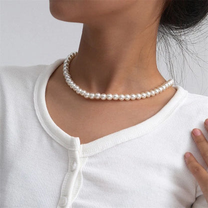 Classic White Pearl Choker Necklace – Elegant Beaded Chain