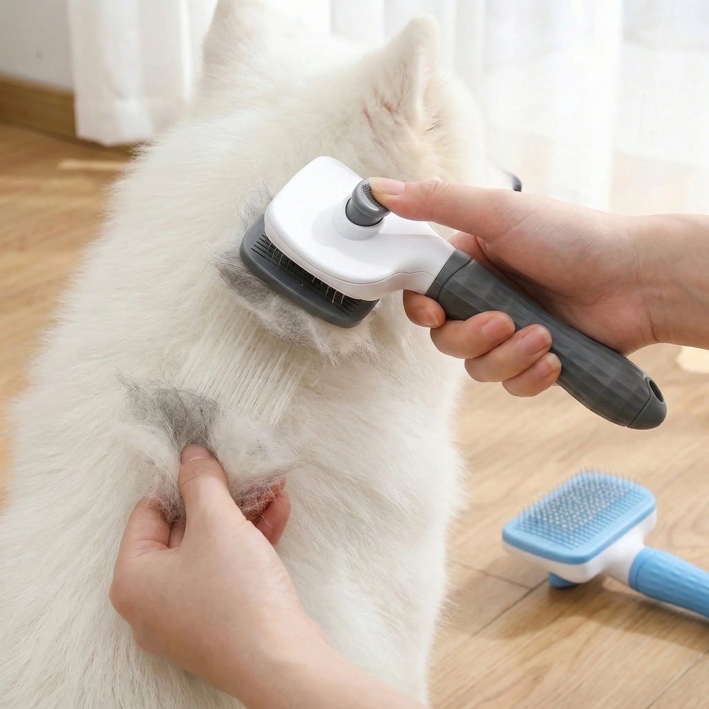 Self-Cleaning Pet Grooming Brush – Slicker Comb for Dogs & Cats
