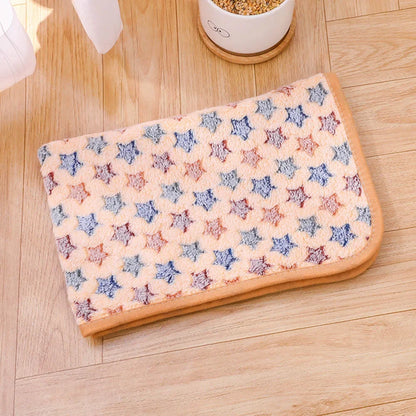 Cozy Fleece Pet Blanket - Soft Sleeping Mat for Dogs & Cats - BeeTrendyShop.COM