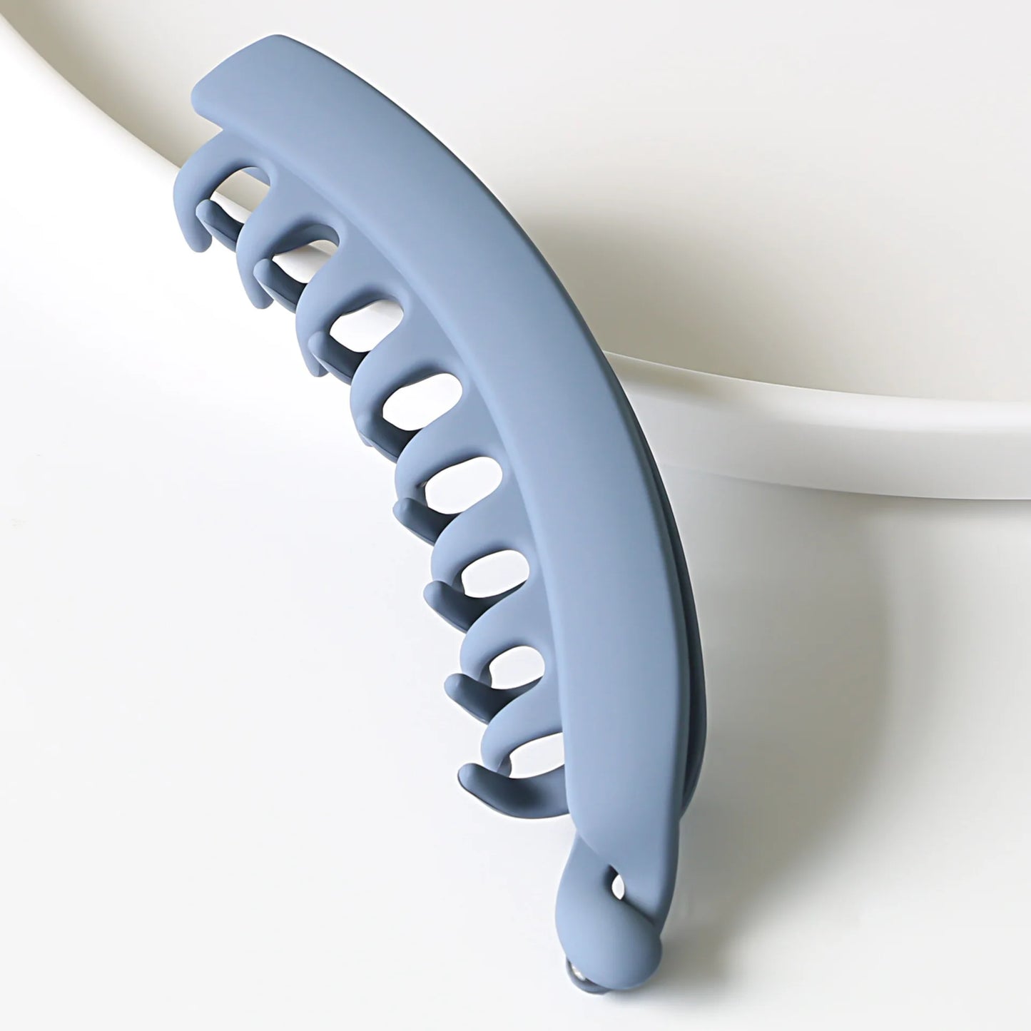 Banana Fish-Shaped Hair Clip – Solid Color Ponytail Barrette for Women