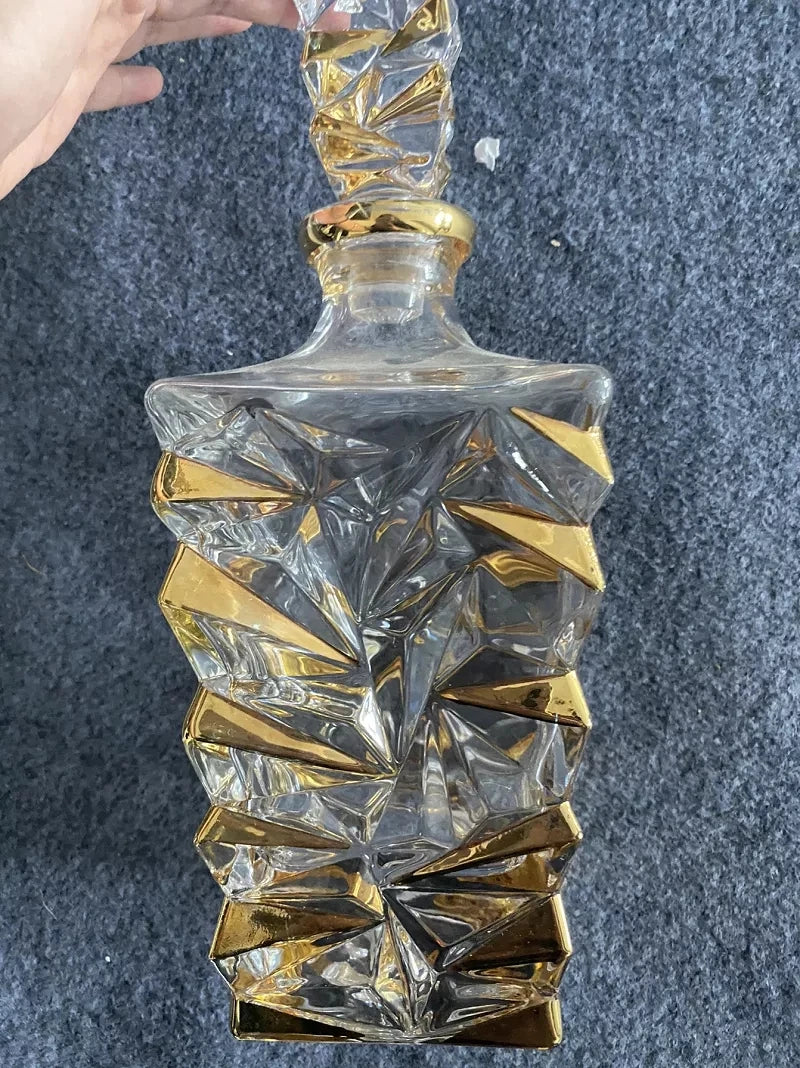 Crystal Red Wine Decanter with Gold Line – Whiskey & Liquor Dispenser Jug